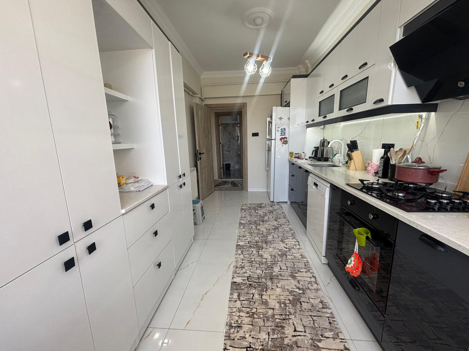 VERA'DAN GENÇLİK MAHELLESİNDE GENİŞ 3+1 SATILIK MASRAFSIZ DAİRE