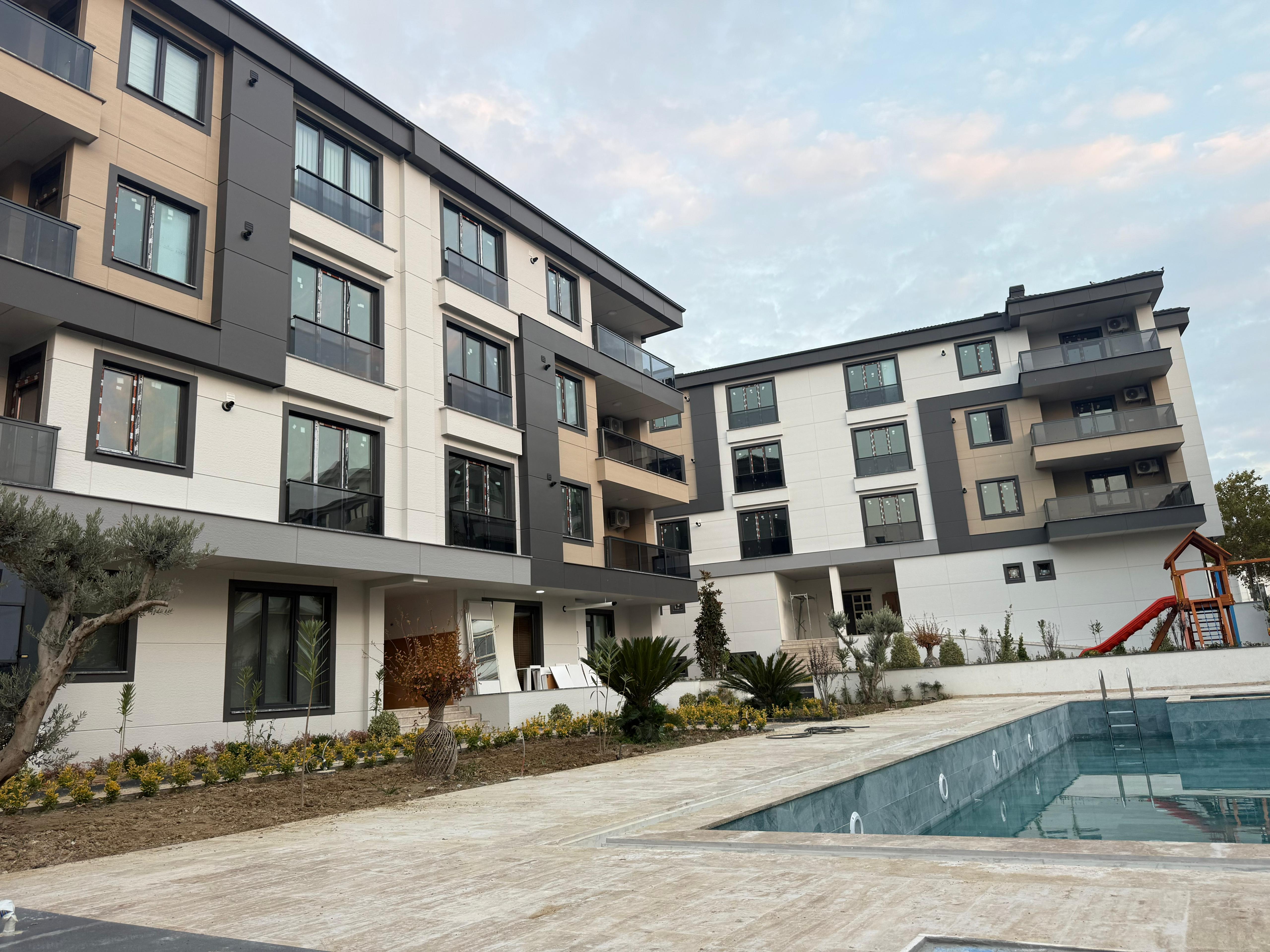 ARİS CADDE SİTESİNDE BAHÇE KATI 2+1 SATILIK DAİRE